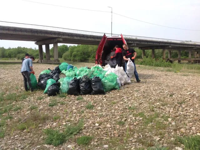 В Івано-Франківську відбулась екологічна акція «Прибери своє місто» (Фоторепортаж) — фото 1