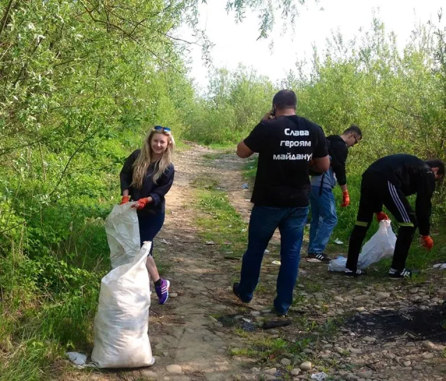 В Івано-Франківську відбулась екологічна акція «Прибери своє місто» (Фоторепортаж) — фото 2