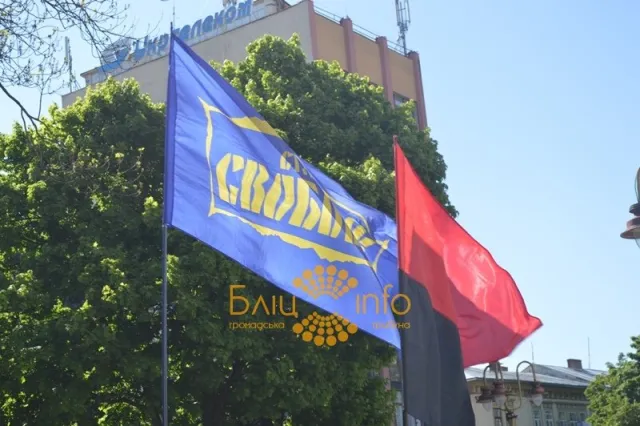 В Івано-Франківську пов’язали й поставили на коліна «олігарха» (Фоторепортаж) — фото 9