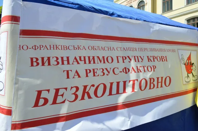 На «стометрівці», усі бажаючі можуть визначити свою групу крові (Фоторепортаж) — фото 4