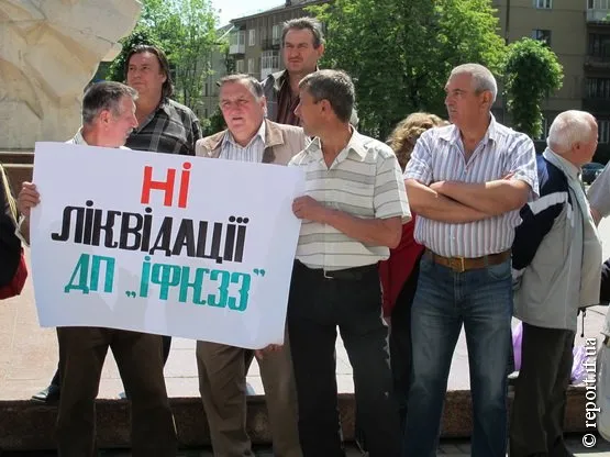 Під будівлею ОДА протестують проти тиску на завод (Фоторепортаж) — фото 5
