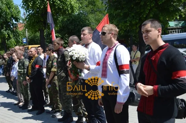 В Івано-Франківську відбулося віче з нагоди відзначення Дня Героїв (Фоторепортаж) — фото 1