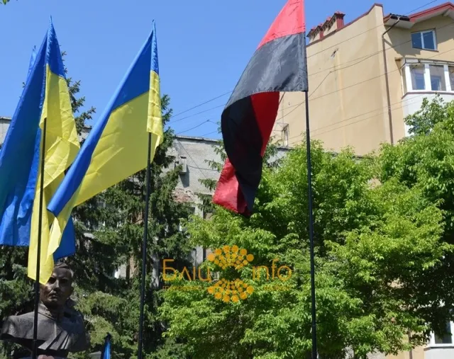 В Івано-Франківську відбулося віче з нагоди відзначення Дня Героїв (Фоторепортаж) — фото 5