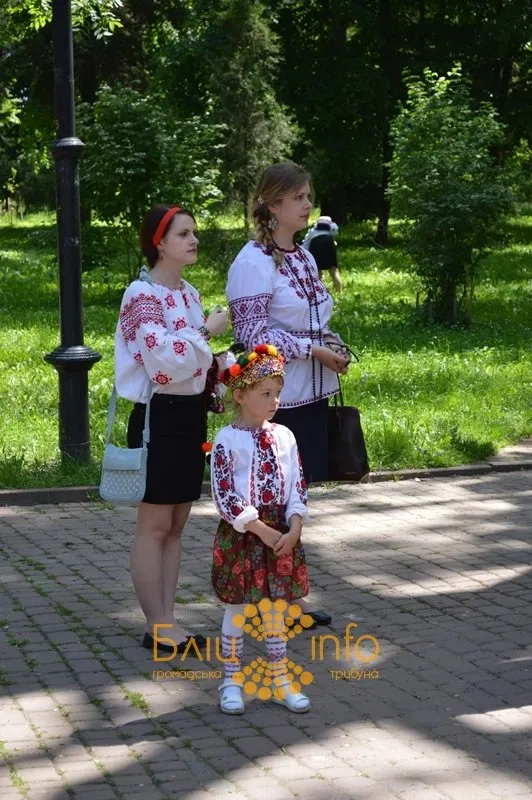 В Івано-Франківську пройшов марш у вишиванках (Фоторепортаж) — фото 8