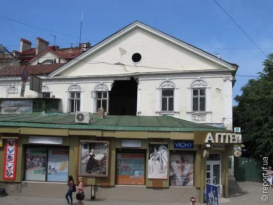 Цими вихідними обвалилася частина знаменитого будинка-пам’ятка — фото 1