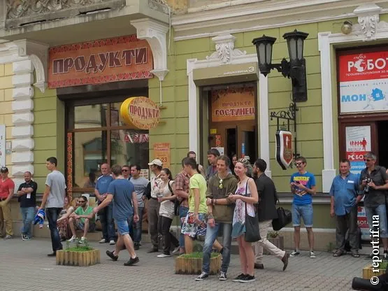В Івано-Франківську провели акцію «Вибирай і добирай років» (Фоторепортаж) — фото 2