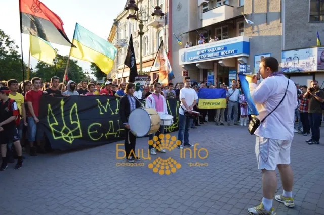 В Івано-Франківську відбувся Марш Єдності. Співали традиційний гімн «Путін х*йло» (Фоторепортаж) + (Відео) — фото 3