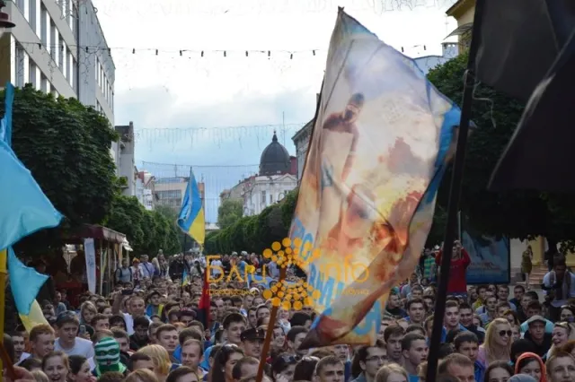 В Івано-Франківську відбувся Марш Єдності. Співали традиційний гімн «Путін х*йло» (Фоторепортаж) + (Відео) — фото 6