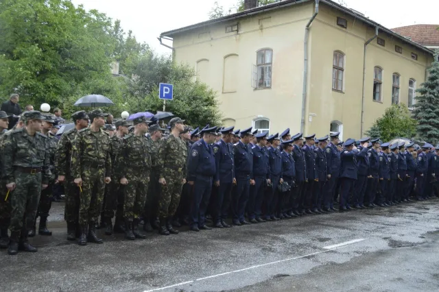 Івано-Франківськ прощався із загиблими в Слов'янську військовими (Фоторепортаж) + (Відео) — фото 1
