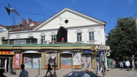 В Івано-Франківську почали реконструювати будинок-пам’ятку на Січових Стрільців (Фото) — фото 2