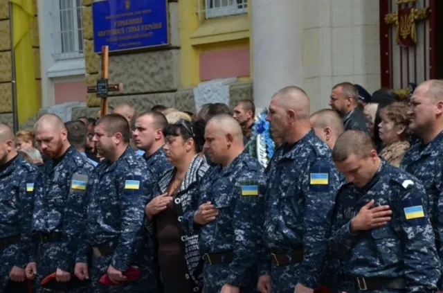 Сьогодні прощалися із загиблим під Слов'янськом бійцем «Беркуту» Петром Остап'юком (Фоторепортаж) + (Відео) — фото 1