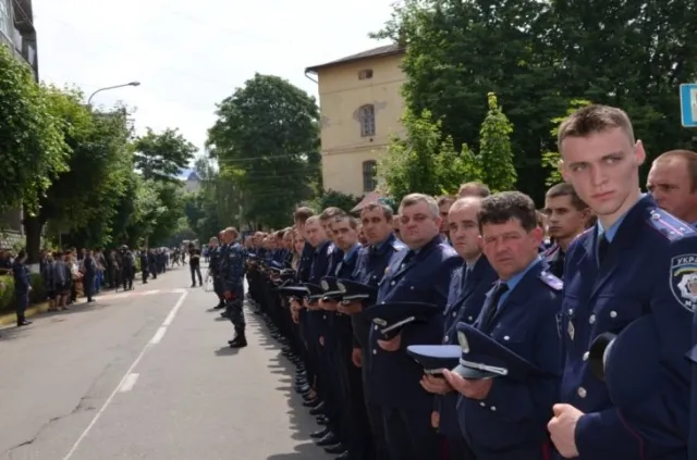 Сьогодні прощалися із загиблим під Слов'янськом бійцем «Беркуту» Петром Остап'юком (Фоторепортаж) + (Відео) — фото 4