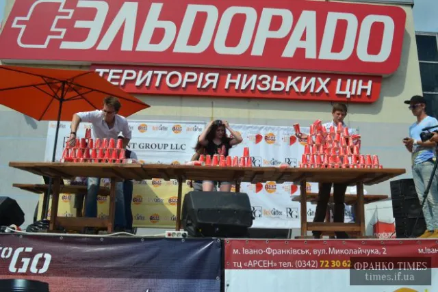 На вихідних в Івано-Франківську відбувся щорічний чемпіонат з поїдання бургерів (Фоторепортаж) — фото 2