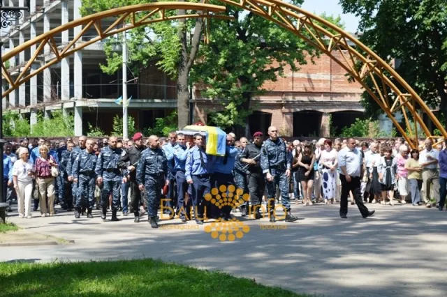 У Меморіальному сквері поховали прикарпатського «беркутівця» Михайла Шемегінського (Фоторепортаж) — фото 2