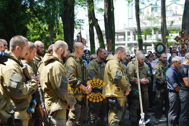 У Меморіальному сквері поховали прикарпатського «беркутівця» Михайла Шемегінського (Фоторепортаж) — фото 5