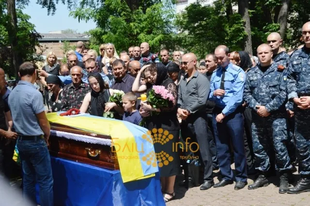 У Меморіальному сквері поховали прикарпатського «беркутівця» Михайла Шемегінського (Фоторепортаж) — фото 6