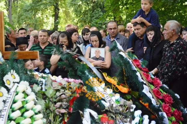 У Меморіальному сквері поховали прикарпатського «беркутівця» Михайла Шемегінського (Фоторепортаж) — фото 9