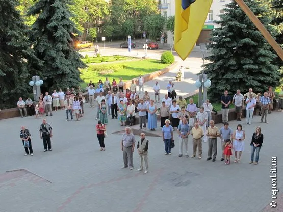 На площі перед ОДА відбулося віче-реквієм за загиблими на Майдані (Фоторепортаж) — фото 3