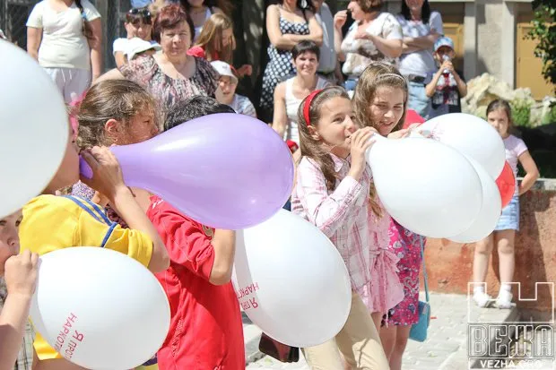23-я школа-ліцей розпочала святкування турніром із шашок та показовим виступом стронгмена (Фоторепортаж) — фото 1