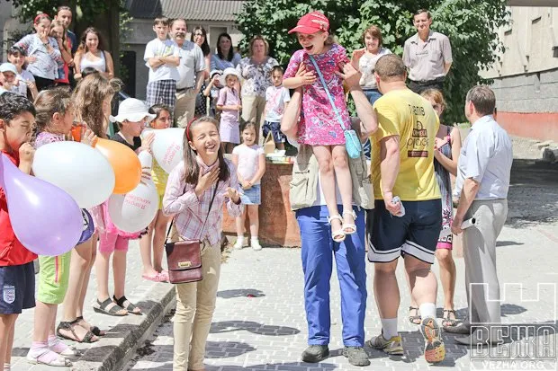 23-я школа-ліцей розпочала святкування турніром із шашок та показовим виступом стронгмена (Фоторепортаж) — фото 3