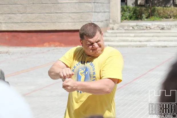 23-я школа-ліцей розпочала святкування турніром із шашок та показовим виступом стронгмена (Фоторепортаж) — фото 4