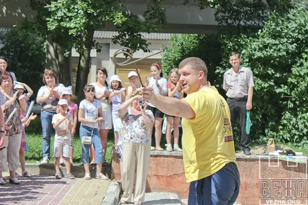 23-я школа-ліцей розпочала святкування турніром із шашок та показовим виступом стронгмена (Фоторепортаж) — фото 5