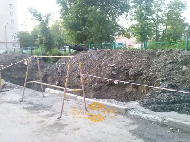 Комунальники обіцяють вже за тиждень засипати котлован на Вовчинецькій (Фото) — фото 3
