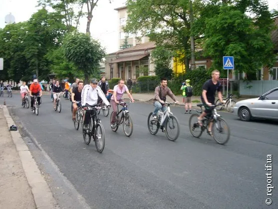 Кілька сотень велосипедистів проїхалися вулицями Івано-Франківська (Фоторепортаж) — фото 6