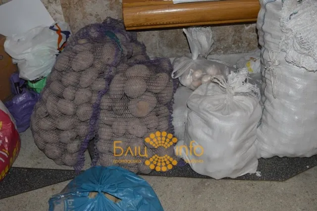В Івано-Франківську вже кілька тижнів поспіль збирають необхідні речі для бійців зі сходу (Фоторепортаж) — фото 7
