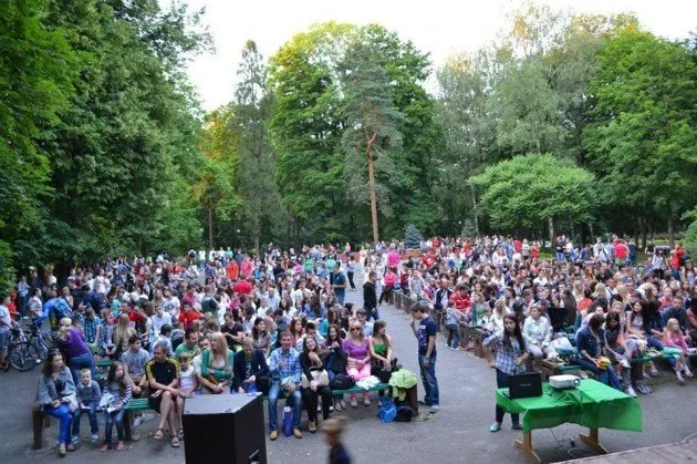 У кінотеатрі під відкритим небом відбулася перша демонстрація фільму (Фото) — фото 1
