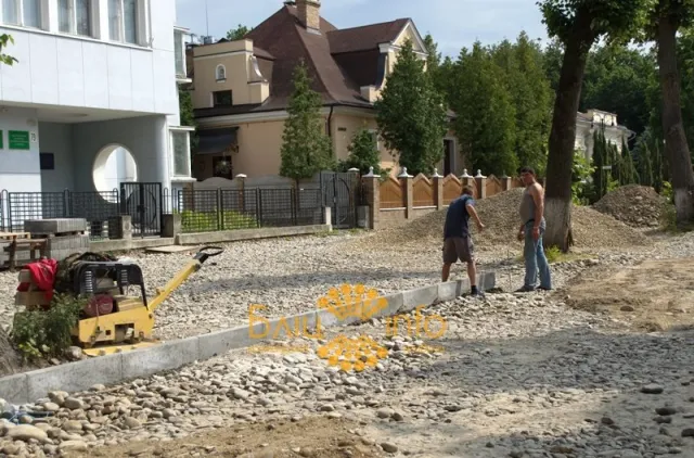 На багатостраждалій вулиці Шевченка, все ще триває ремонт (Фото) — фото 2