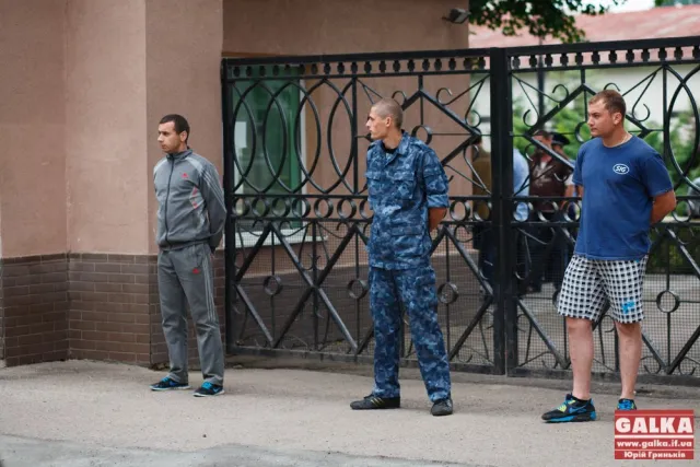 Сьогодні бійці батальйону «Франківськ» вийшли на протест (Фото) — фото 2