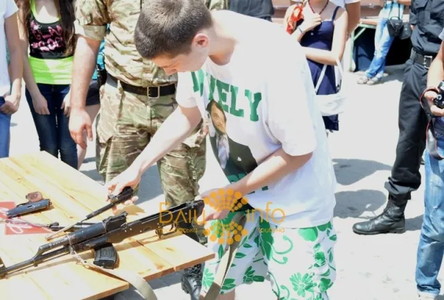 В Івано-Франківську до Дня молоді організували навчально-тренувальне заняття «Молодий захисник» (Фоторепортаж) — фото 8