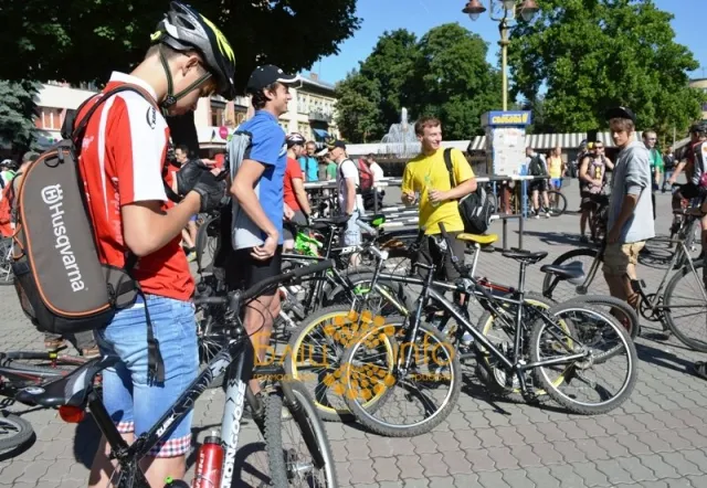 В Івано-Франківську відбувся велопробіг до Дня Конституції (Фоторепортаж) — фото 3