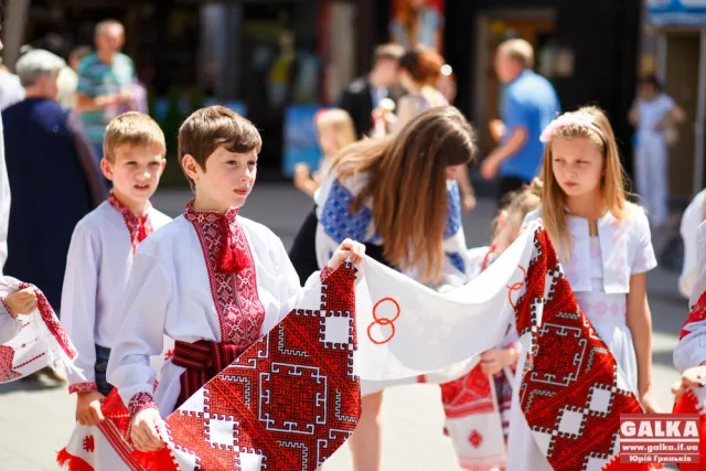 Показ авторських вишиванок «Український колорит» в рамках проекту «Українцем бути круто» (Фоторепортаж) — фото 5