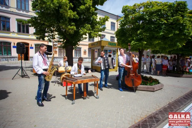 Показ авторських вишиванок «Український колорит» в рамках проекту «Українцем бути круто» (Фоторепортаж) — фото 9