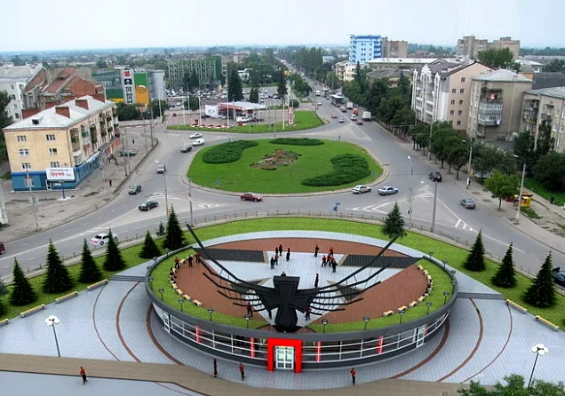 Випускники одного із коледжів отримуватимуть дипломи біля пам'ятника Степану Бандері — фото 1