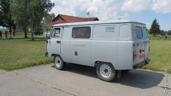 Івано-франківській бригаді тактичної авіації передали санітарний автомобіль (Фото) — фото 1