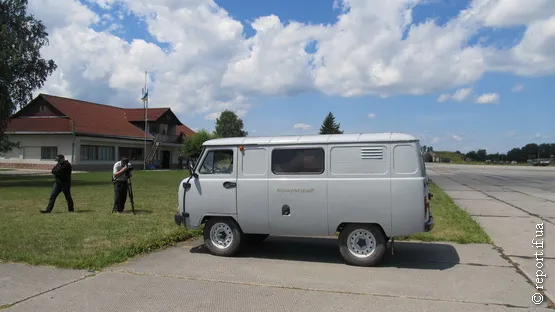 Івано-франківській бригаді тактичної авіації передали санітарний автомобіль (Фото) — фото 2