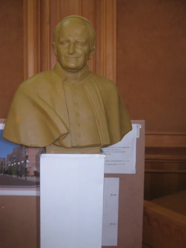 В Івано-Франківську провели конкурс на кращу скульптуру Папи Івана Другого (Фото) — фото 1