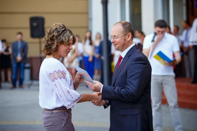 Голова облдержадміністрації вручив дипломи випускникам університету права імені короля Данила Галицького (Фоторепортаж) — фото 2