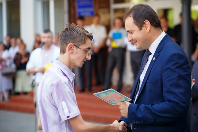 Голова облдержадміністрації вручив дипломи випускникам університету права імені короля Данила Галицького (Фоторепортаж) — фото 4