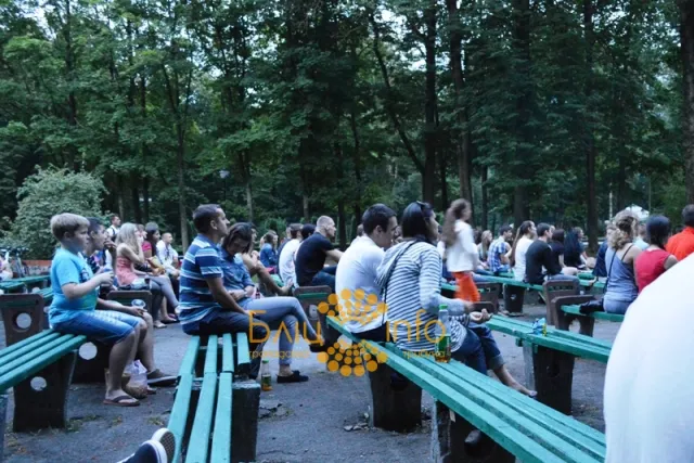 Вчора ввечері іванофранківці мали змогу переглянути мультфільм просто неба (Фоторепортаж) — фото 1