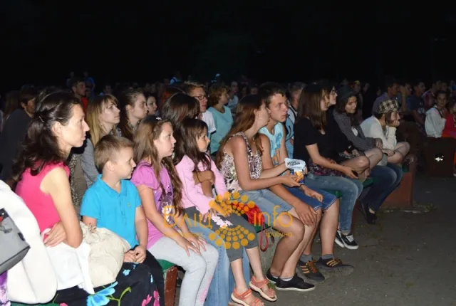 Вчора ввечері іванофранківці мали змогу переглянути мультфільм просто неба (Фоторепортаж) — фото 7