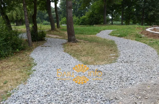 В Івано-Франківську продовжують реконструювати Острів кохання для молоді (Фоторепортаж) — фото 5