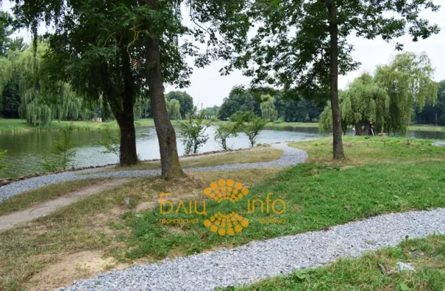 В Івано-Франківську продовжують реконструювати Острів кохання для молоді (Фоторепортаж) — фото 7
