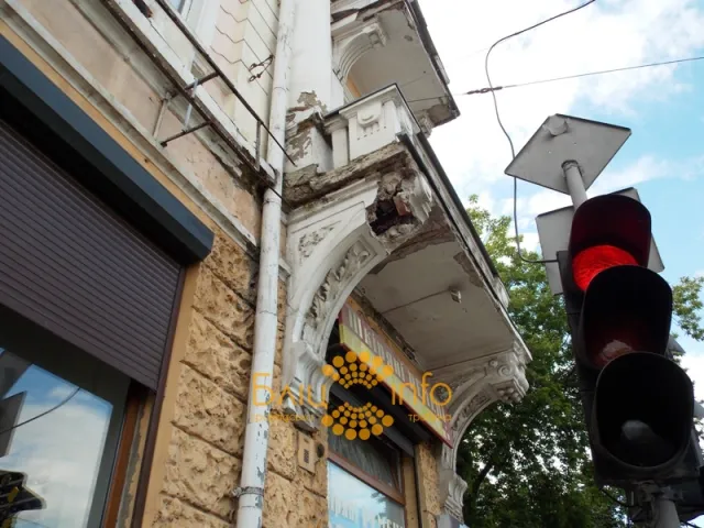 Балкон по вулиці Галицька 45, несе загрозу життю іванофранківців (Фото) — фото 2