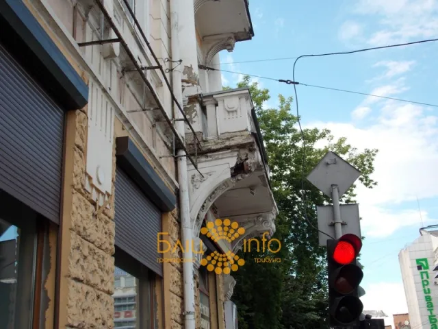 Балкон по вулиці Галицька 45, несе загрозу життю іванофранківців (Фото) — фото 3