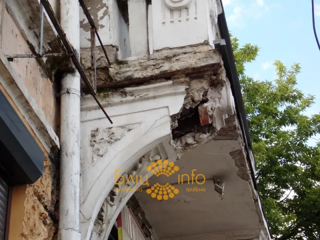 Балкон по вулиці Галицька 45, несе загрозу життю іванофранківців (Фото) — фото 4