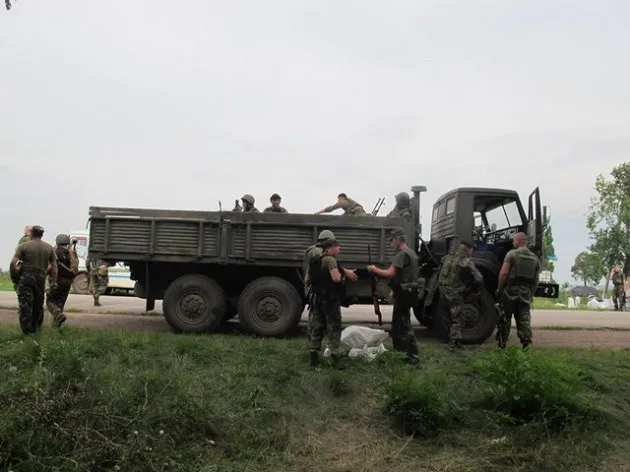 Бійці 5-го батальйону передали «полум’яний привіт» зрадникам і обіцяли зустріти їх у Франківську (Фоторепортаж) — фото 6
